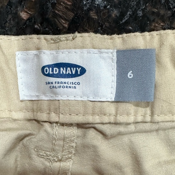Old Navy Khaki Shorts, Size 6 - Picture 6 of 9